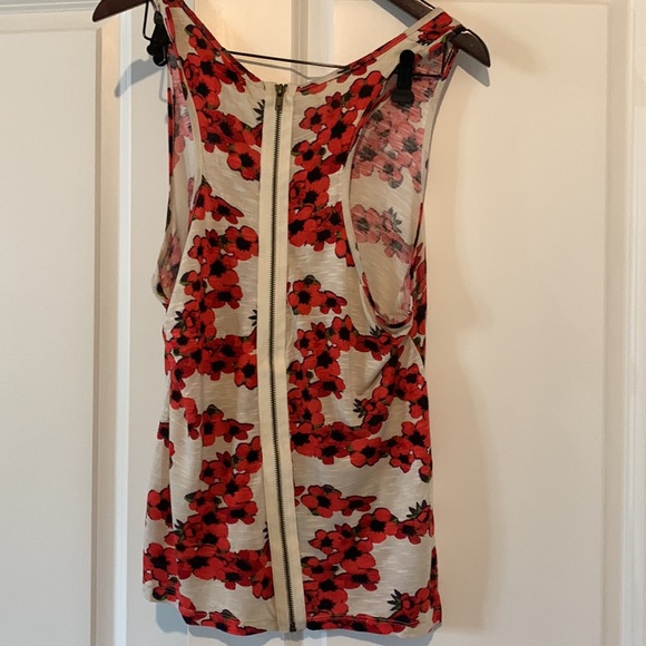 *3 for $15* Floral Top - Picture 3 of 4